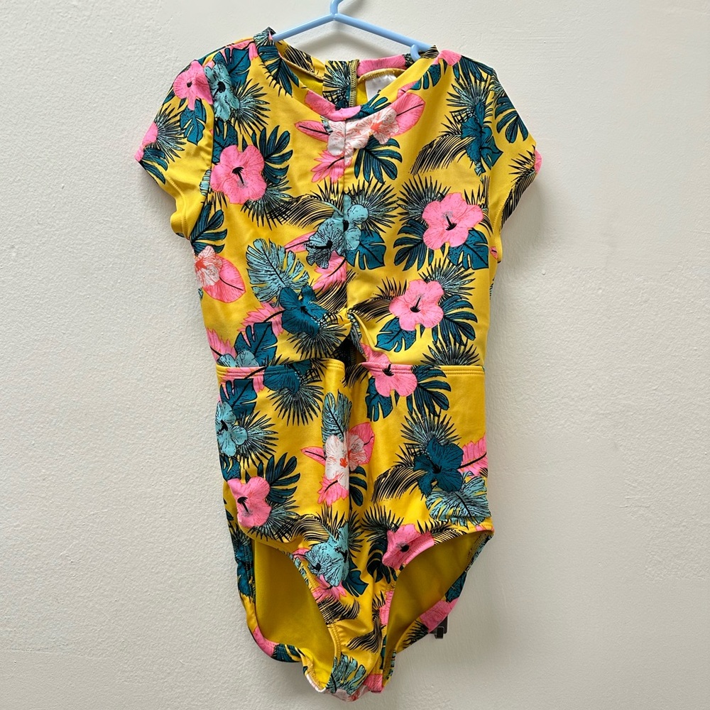 Art Class Cut Out Rash Guard
